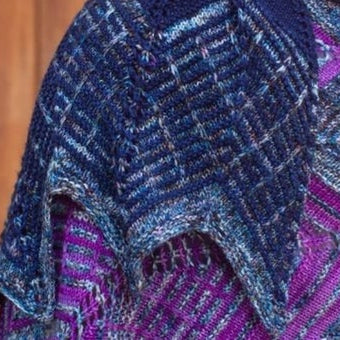 Free Pattern Friday: La Mondiola Wrap