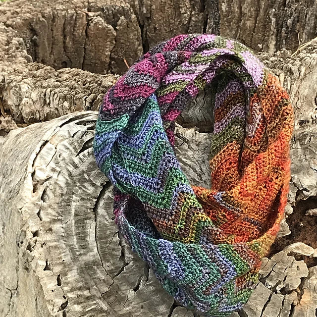 Free Pattern Friday: Ripples Cowl (Crochet)