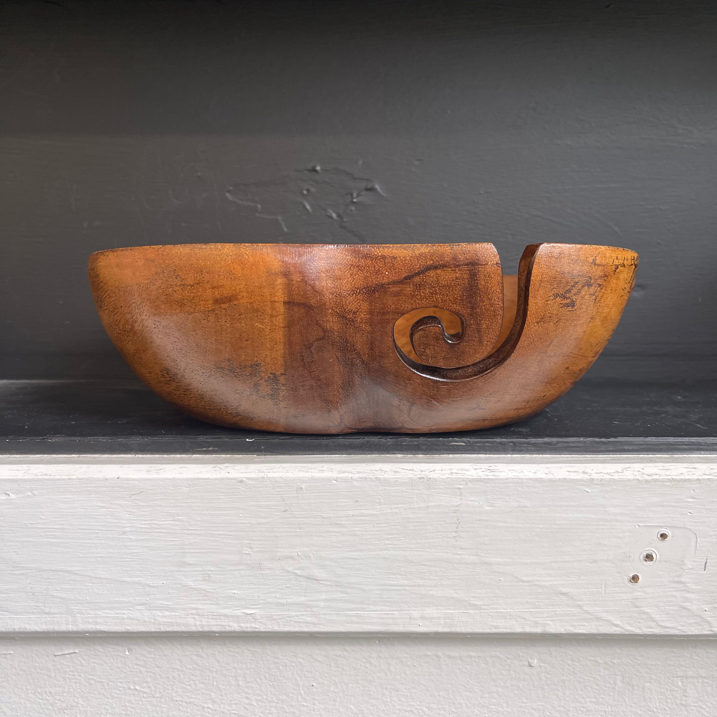 Dean Hood Project/Yarn Container (Scalloped Bowl)