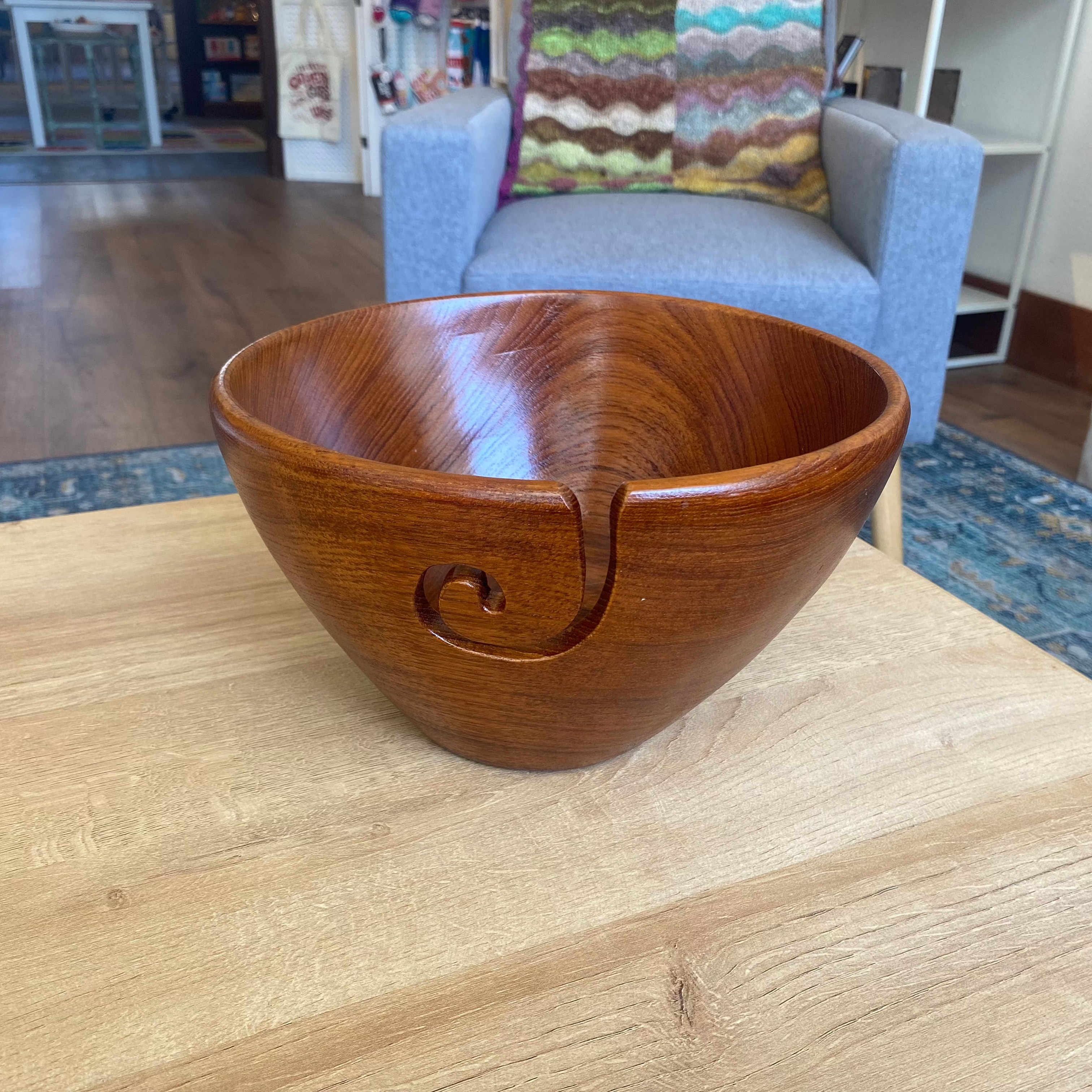 Dean Hood Project/Yarn Bowl (2286)