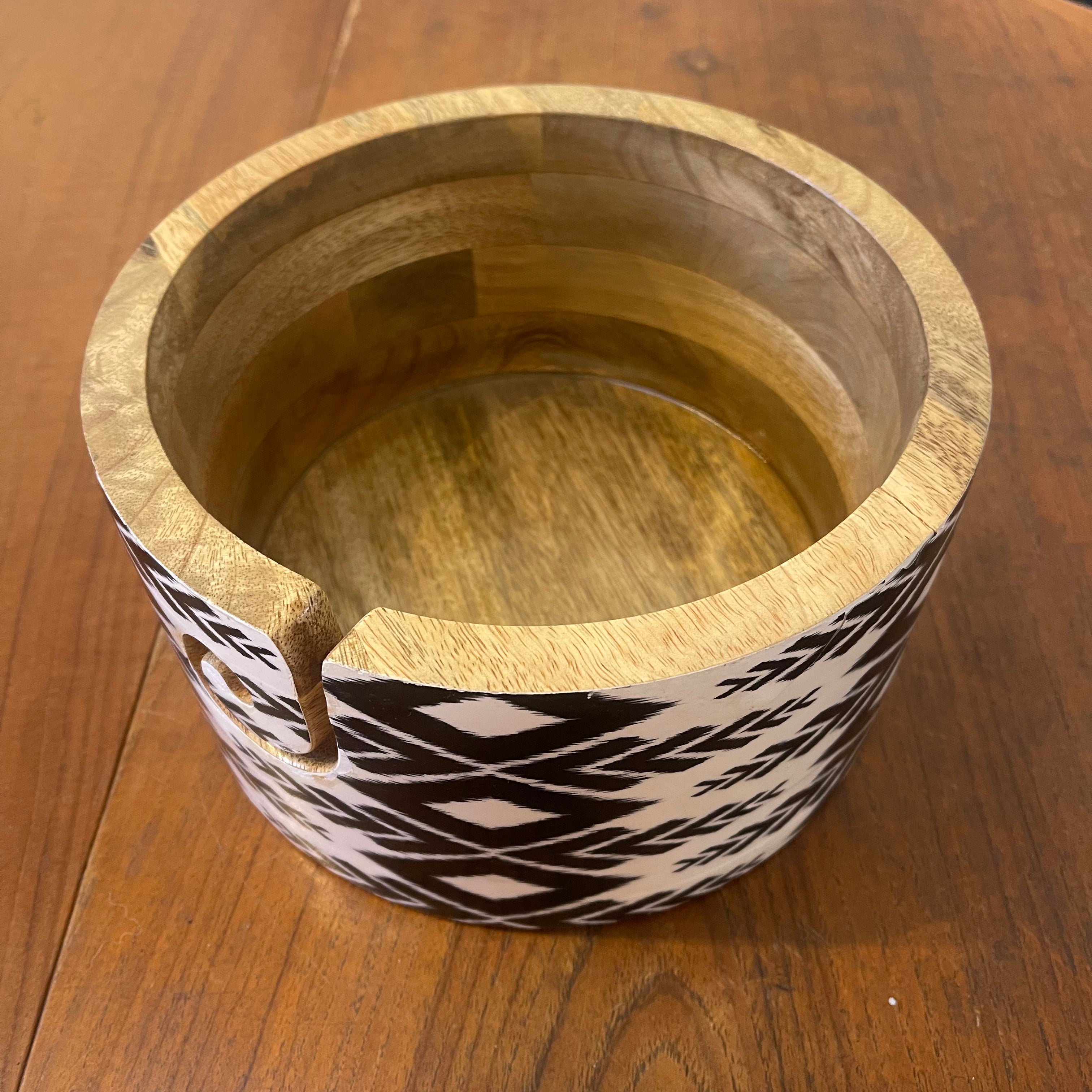 Dean Hood Project/Yarn Bowl 2497