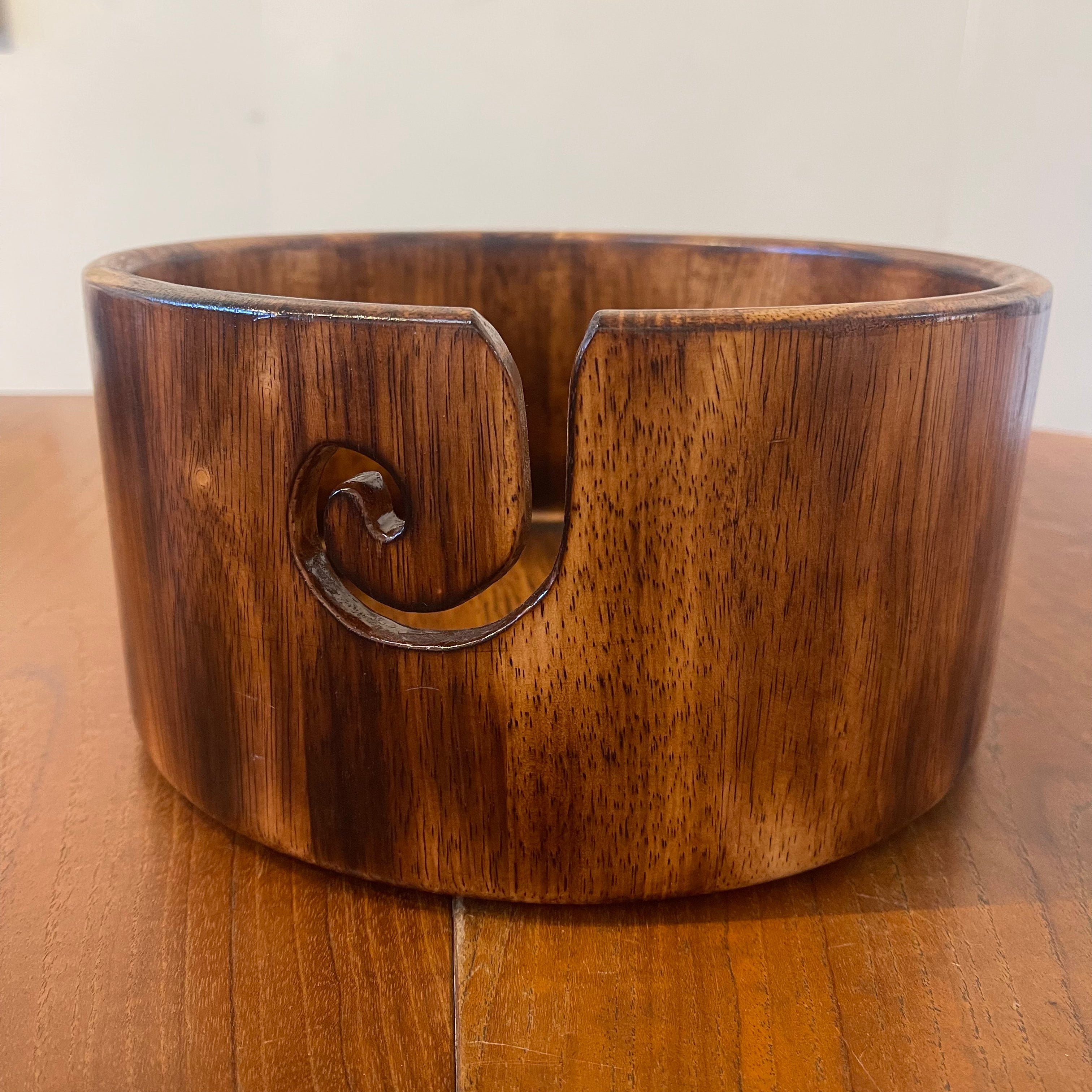 Dean Hood Project/Yarn Bowl 2530