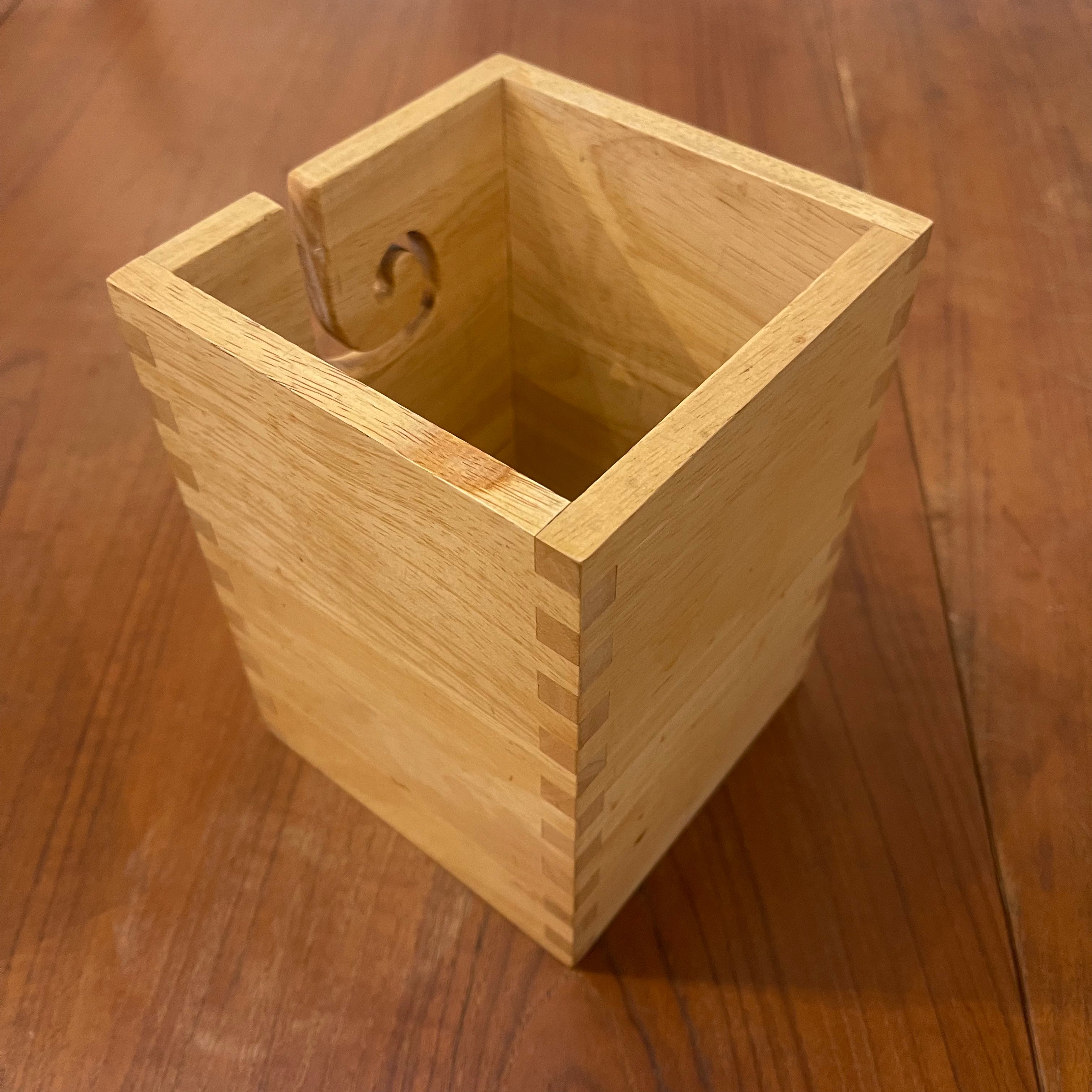 Dean Hood Project/Yarn Bowl 2527