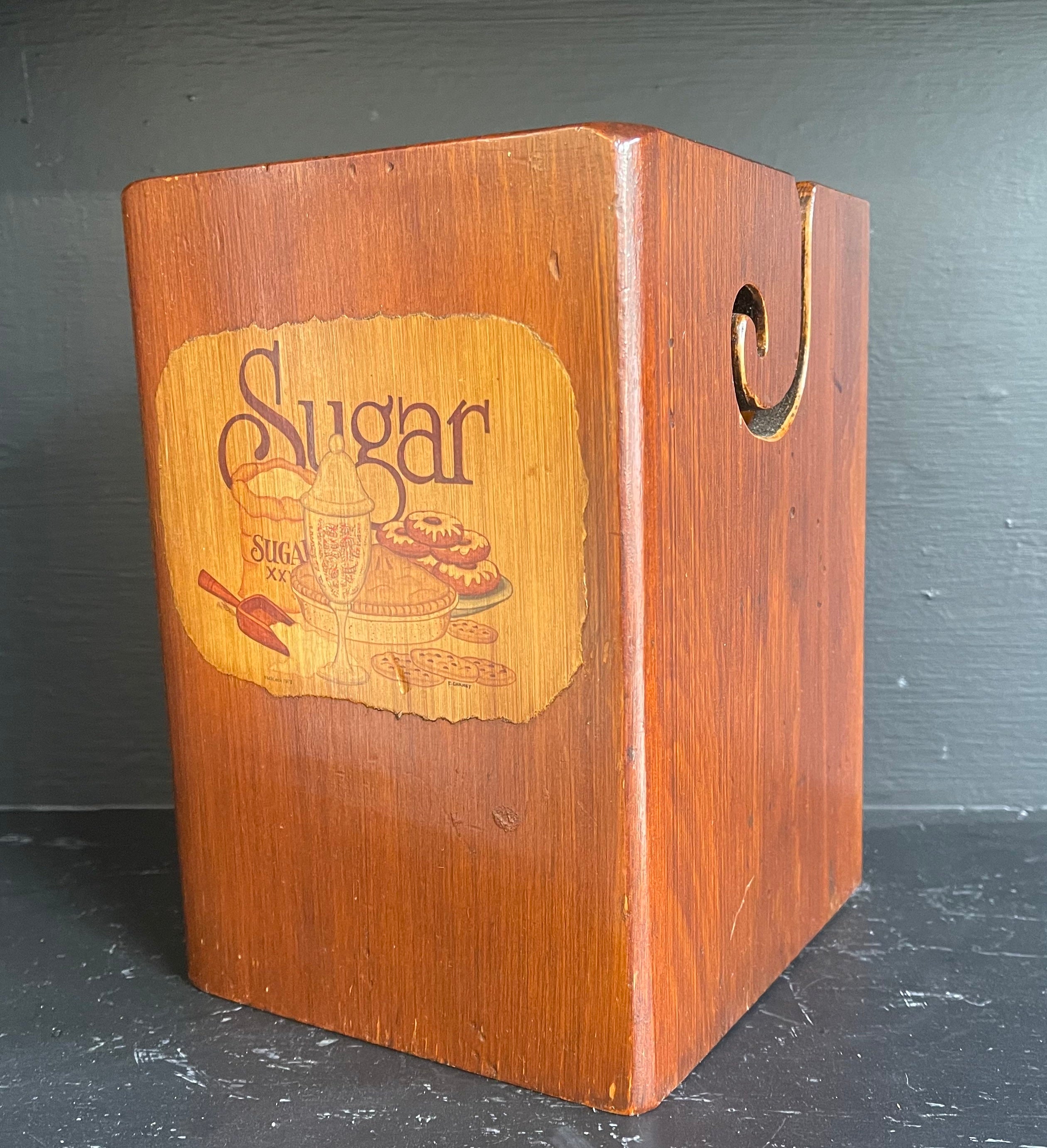 Dean Hood Project/Yarn Container (Sugar Box)