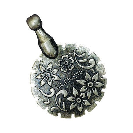 Clover 454 Yarn Cutter Pendant in Antique Silver